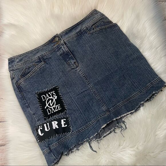 Ann Taylor Loft "The Cure" Distressed Denim Mini Skirt Size 8 - Picture 1 of 7